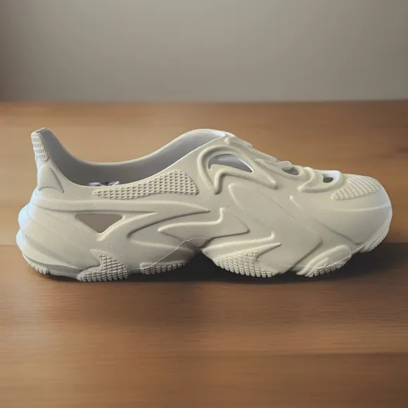 Rose In Good Faith Shoes in men's size 9 are a stylish and comfortable