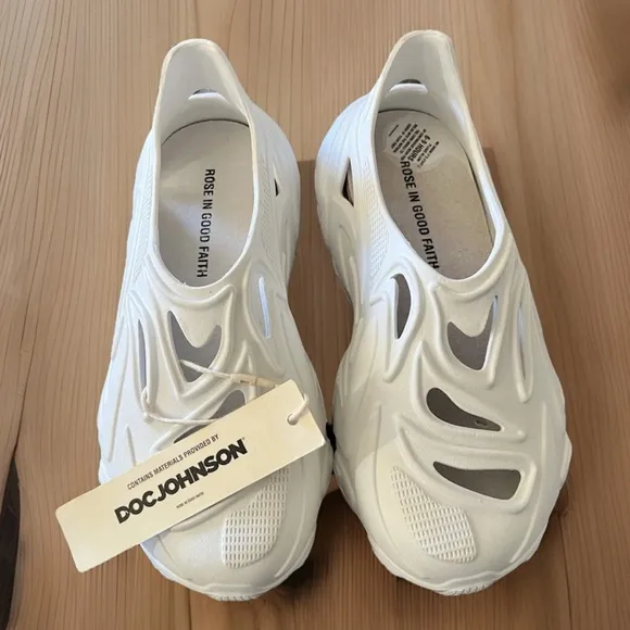 Rose In Good Faith Shoes in men's size 9 are a stylish and comfortable
