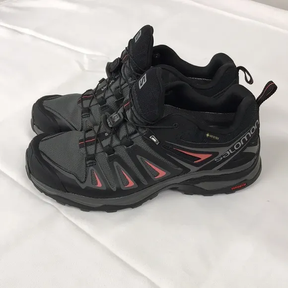 Salomon Womens Hiking Shoes size 8.5 US