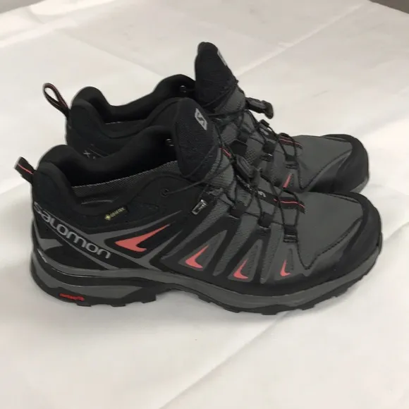 Salomon Womens Hiking Shoes size 8.5 US