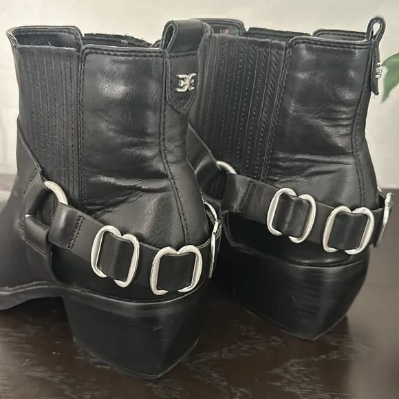 SAME EDELMAN WOMAN’S BELLAMIE BOOT BLACK LEATHER WITH SILVER ACENT HARNESS SZ 9