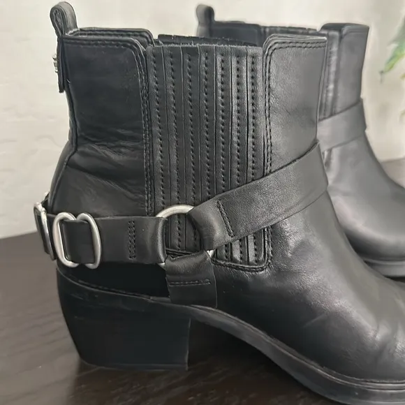 SAME EDELMAN WOMAN’S BELLAMIE BOOT BLACK LEATHER WITH SILVER ACENT HARNESS SZ 9