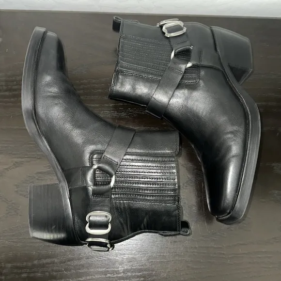 SAME EDELMAN WOMAN’S BELLAMIE BOOT BLACK LEATHER WITH SILVER ACENT HARNESS SZ 9