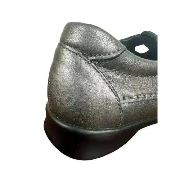 SAS 6M Roamer Women's Silver Leather Mary Janes Shoes Retails $180 NICE