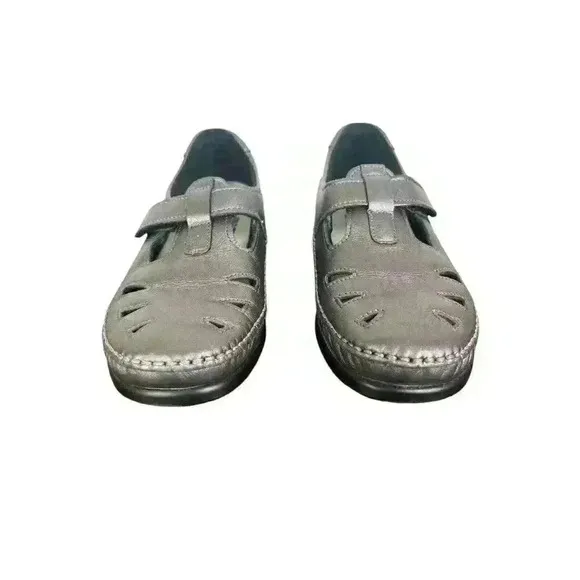 SAS 6M Roamer Women's Silver Leather Mary Janes Shoes Retails $180 NICE