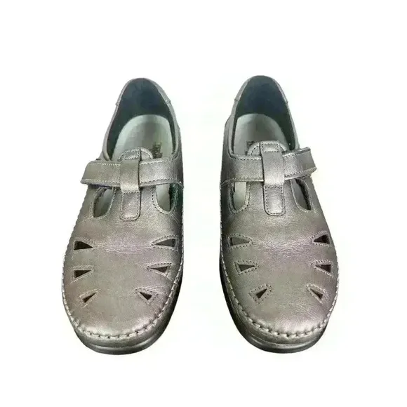 SAS 6M Roamer Women's Silver Leather Mary Janes Shoes Retails $180 NICE