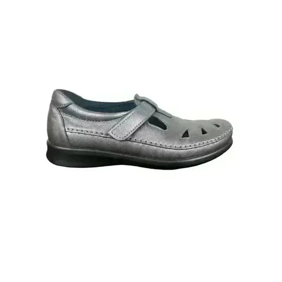 SAS 6M Roamer Women's Silver Leather Mary Janes Shoes Retails $180 NICE