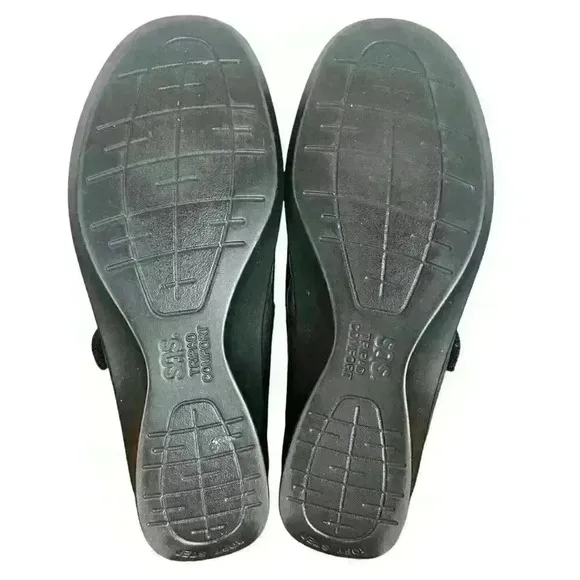 SAS 6M Roamer Women's Silver Leather Mary Janes Shoes Retails $180 NICE