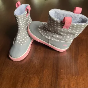 See Kai Run Basics Ripley Boots Grey,Pink &amp; White Hearts Size 7