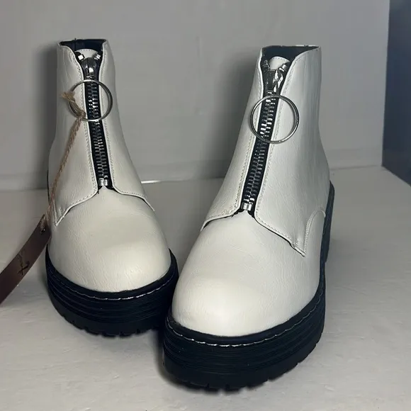 Seven 7 Footwear White Vegan Leather Zip Boots Women’s Size 11 New