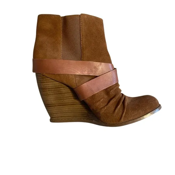 Seychelles Brown Ankle Boots with Suede Finish and Strap Detail Size 10