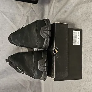Shulook Men's Waterproof Slip On Hiking Shoes, Black, Size 8.5 Lot #588