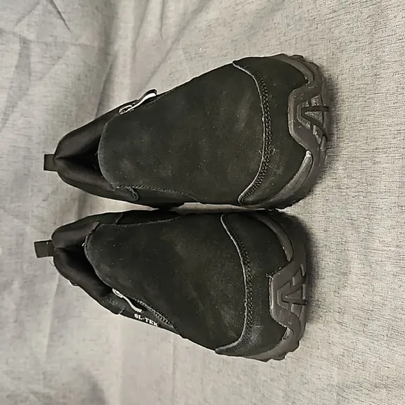 Shulook Men's Waterproof Slip On Hiking Shoes, Black, Size 8.5 Lot #588
