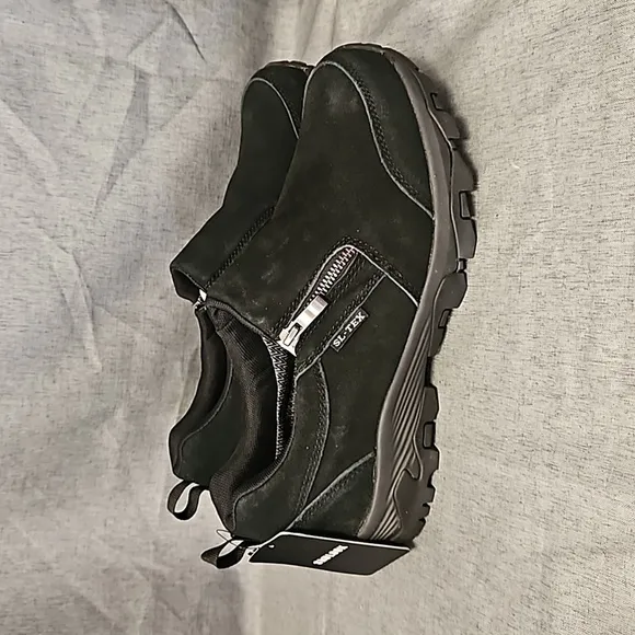 Shulook Men's Waterproof Slip On Hiking Shoes, Black, Size 8.5 Lot #588
