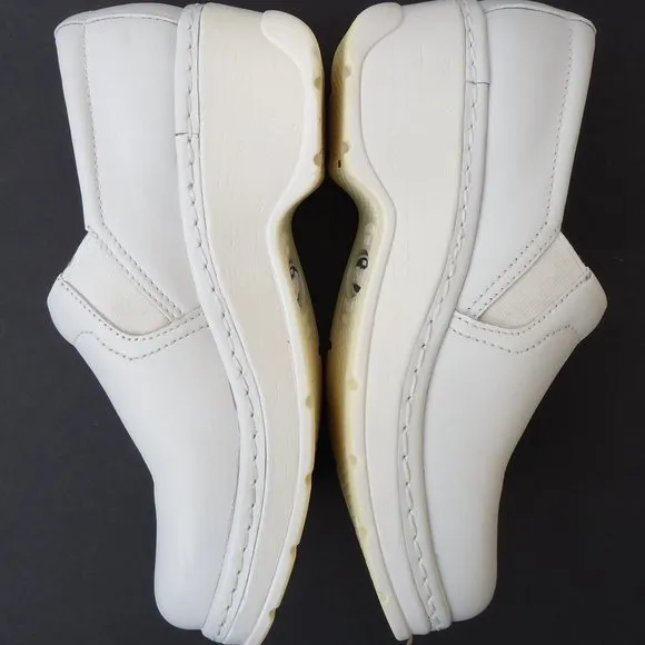 SIZE 6.5. KLOGS white leather pofessional clogs.