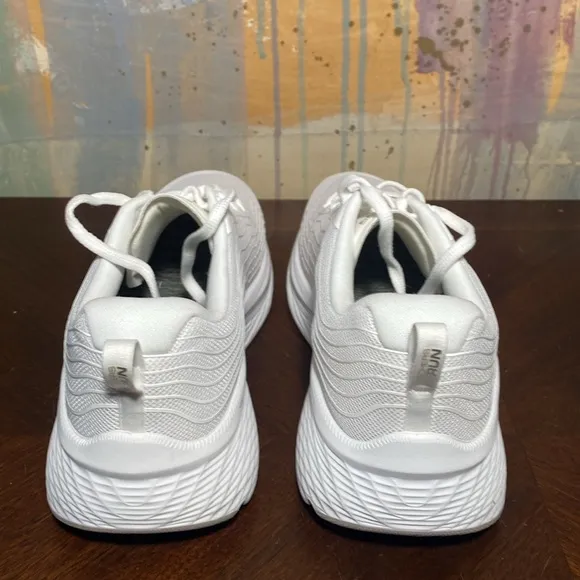 Skechers Women's  Go Run Max Cushion Elite 2.0 White sneakers size 8 NWOT