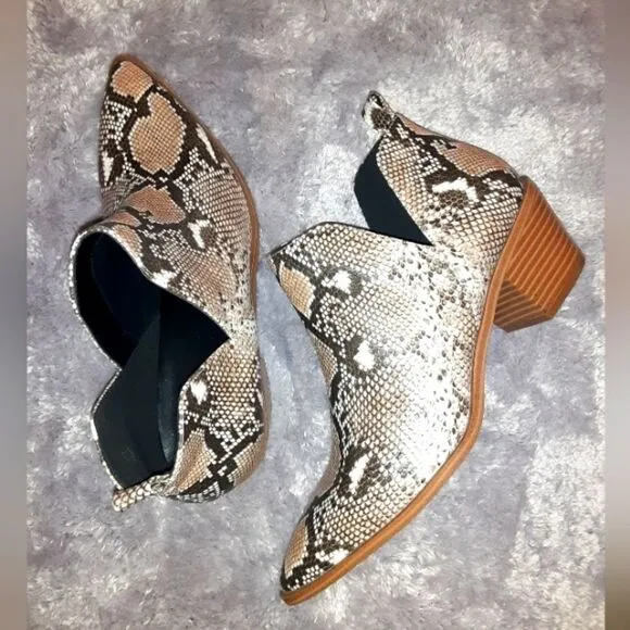 Snakeprint cut out ankle boots sz 9.5