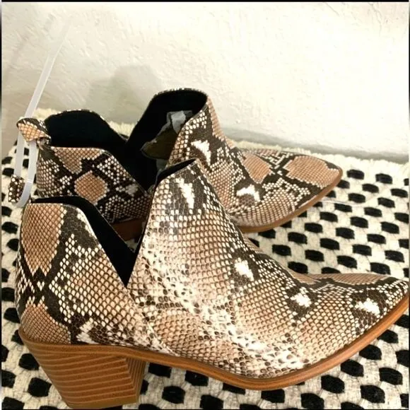 Snakeprint cut out ankle boots sz 9.5
