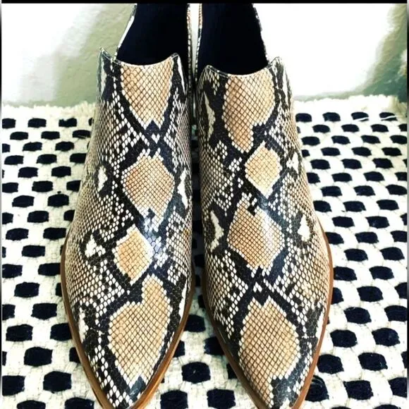 Snakeprint cut out ankle boots sz 9.5