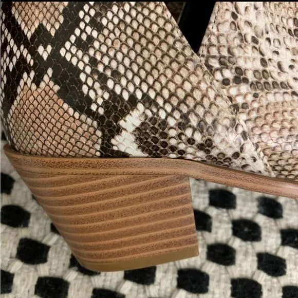 Snakeprint cut out ankle boots sz 9.5