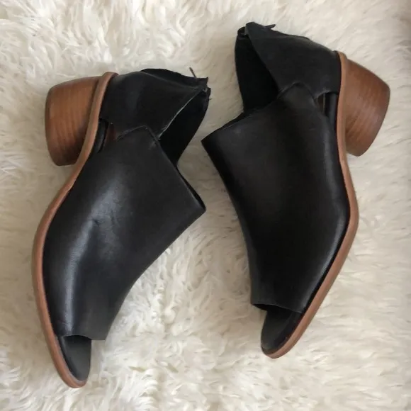 SofftCarleigh Leather Rounded Stack Heel Peep Toe Shoes