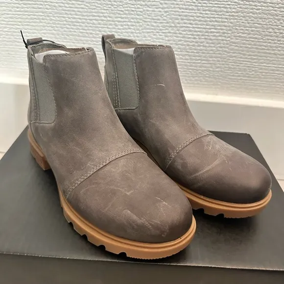 Sorel Emelie Chelsea WP Womens Shoes - Gray