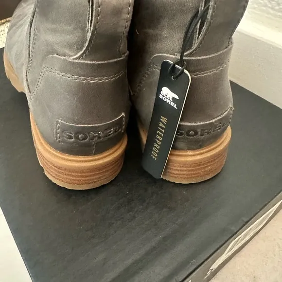 Sorel Emelie Chelsea WP Womens Shoes - Gray