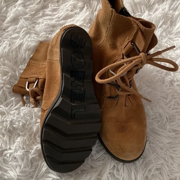 Sorel Joan of arc ll raw leather wedge boots