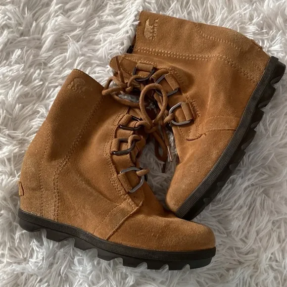 Sorel Joan of arc ll raw leather wedge boots