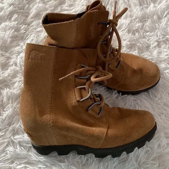 Sorel Joan of arc ll raw leather wedge boots