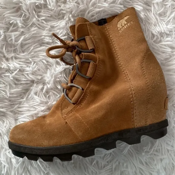 Sorel Joan of arc ll raw leather wedge boots