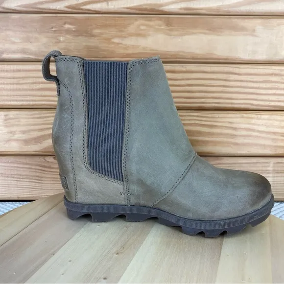 Sorel Joan Of Arctic Wedge Heel 7.5 US Taupe Chelsea Ankle Boots NL3022-240