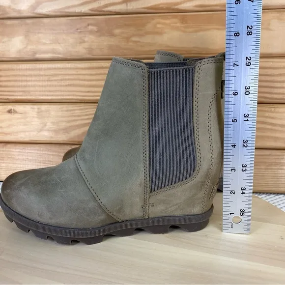 Sorel Joan Of Arctic Wedge Heel 7.5 US Taupe Chelsea Ankle Boots NL3022-240