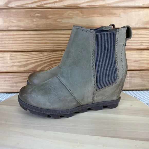 Sorel Joan Of Arctic Wedge Heel 7.5 US Taupe Chelsea Ankle Boots NL3022-240