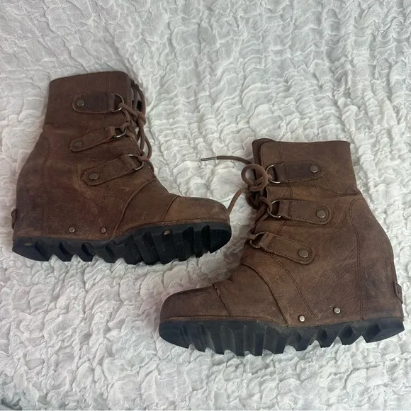Sorel Joan of Arctic Wedge Mid Boots Size 7