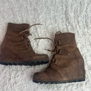 Sorel Joan of Arctic Wedge Mid Boots Size 7
