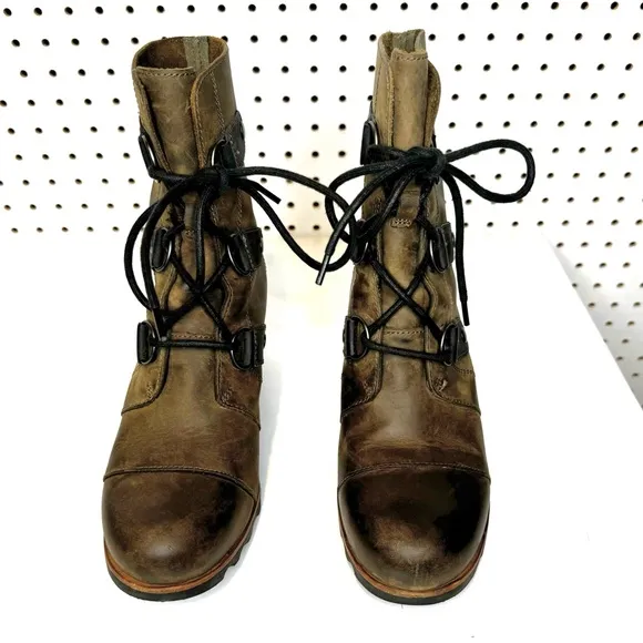 Sorel | Joan of Arctic Wedge Waterproof Winter Bootie in Distressed Tan Sz. 8