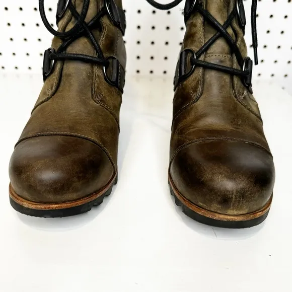 Sorel | Joan of Arctic Wedge Waterproof Winter Bootie in Distressed Tan Sz. 8