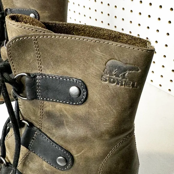 Sorel | Joan of Arctic Wedge Waterproof Winter Bootie in Distressed Tan Sz. 8