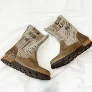 SOREL Major Pull-on Perforated Distressed leather boots Women's Size 7.5 taupe