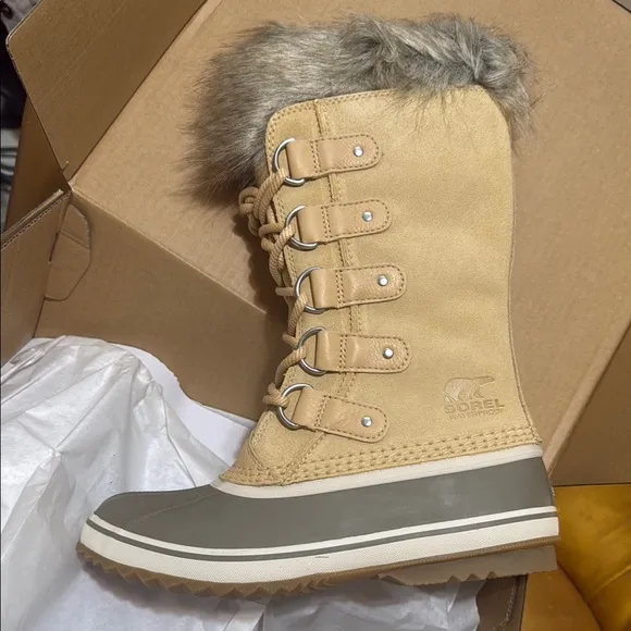 Sorel NIB Women's Tan and Gray Winter Boots