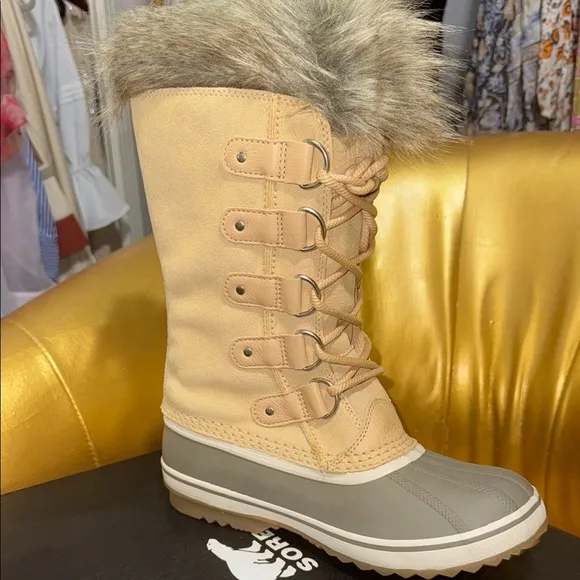 Sorel NIB Women's Tan and Gray Winter Boots