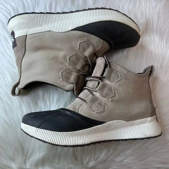 Sorel Out N About III Classic Water Proof Boot Size 9