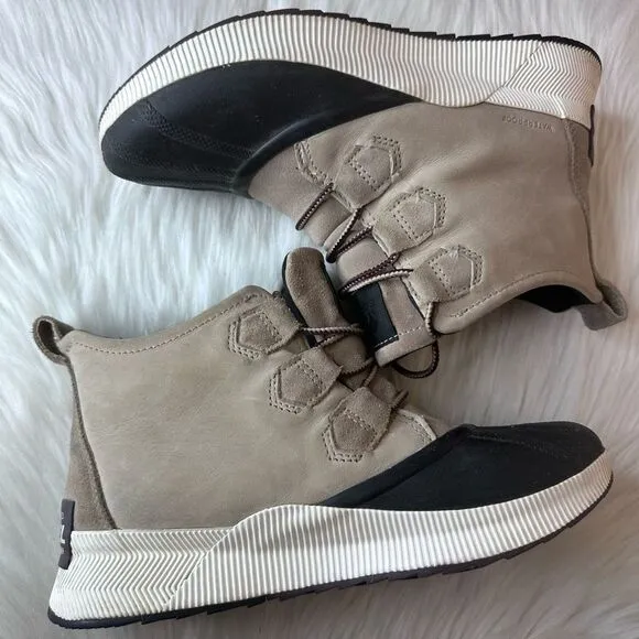 Sorel Out N About III Classic Water Proof Boot Size 9