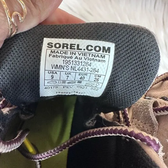 Sorel Out N About III Classic Water Proof Boot Size 9