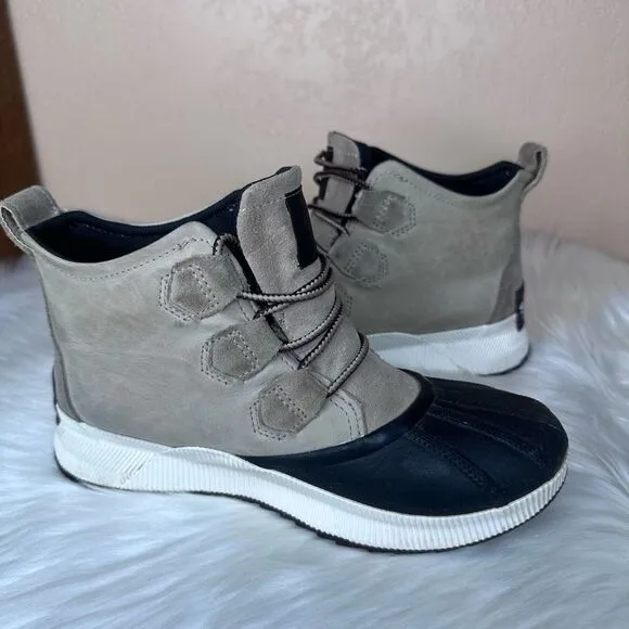 Sorel Out N About III Classic Water Proof Boot Size 9