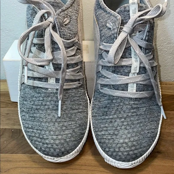 Sorel Out N About Plus Sneaker Athletic Activewear Waterproof  Tie Woman Sz 8