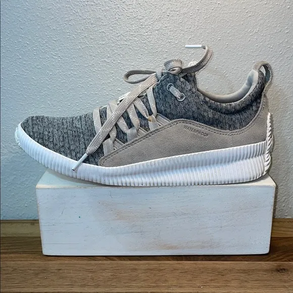 Sorel Out N About Plus Sneaker Athletic Activewear Waterproof  Tie Woman Sz 8
