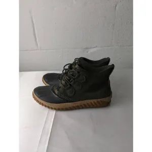 Sorel Out N About Plus Duck Ankle Boots Lace up Green / Camo  size 9.5