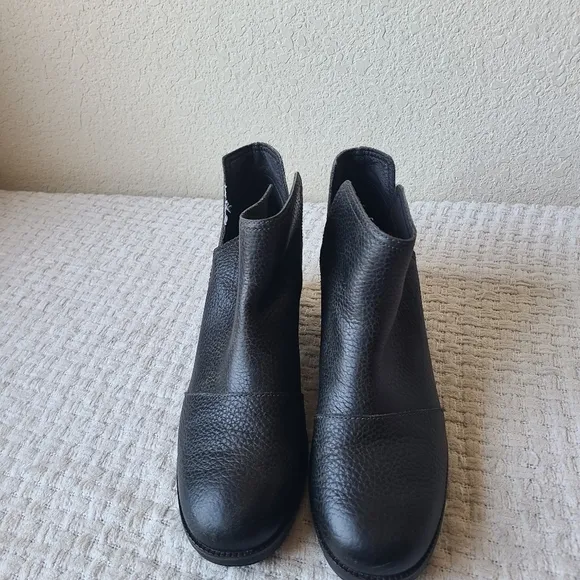 Sorel Pebbled Leather Ankle Boots Women's Size 8
